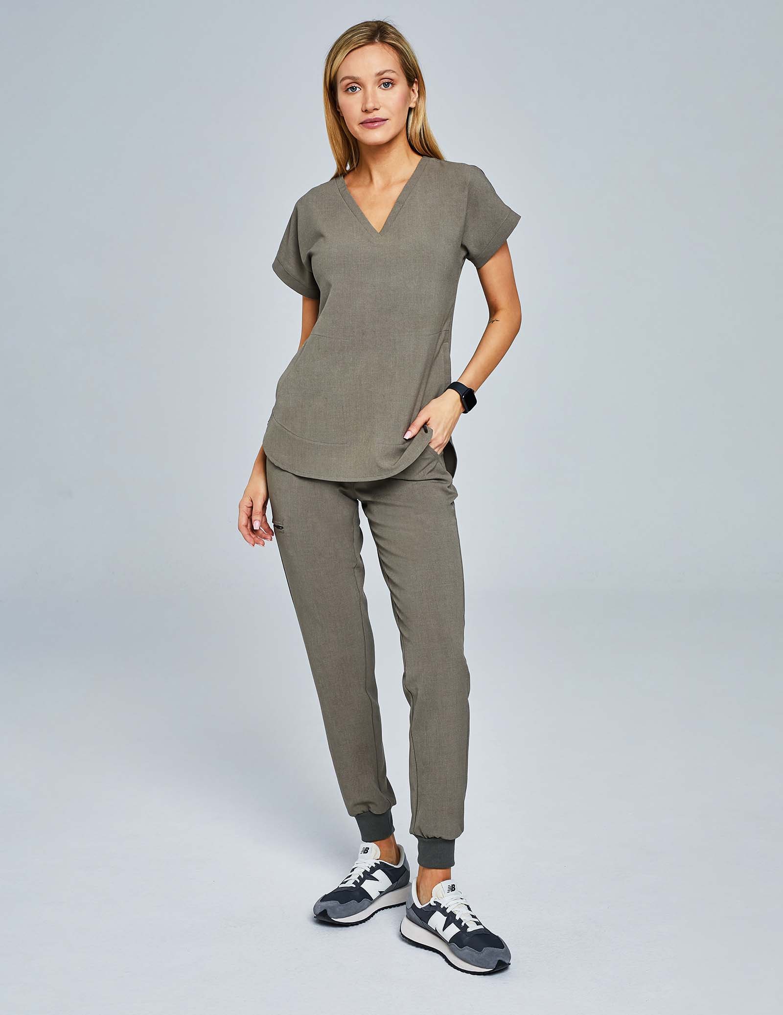 Kendall Medical Sweatshirt – DUNKLER SAND Kendall Medical Sweatshirt – DUNKLER SAND