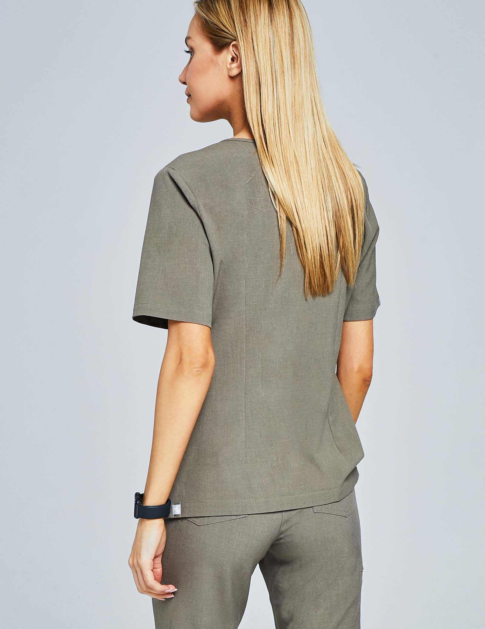 Casy Medical Sweatshirt – DUNKLER SAND Casy Medical Sweatshirt – DUNKLER SAND