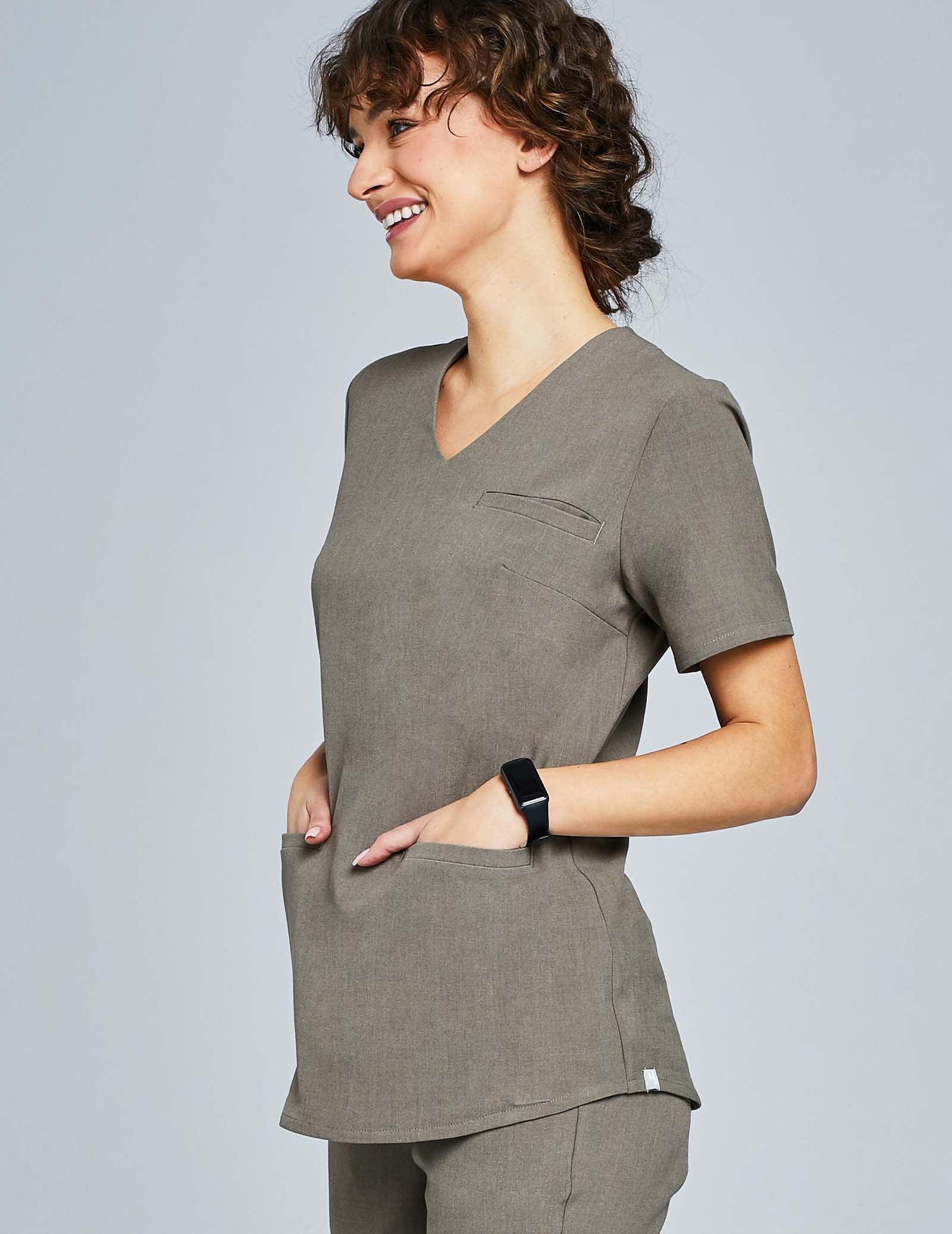 Grace Medical Sweatshirt – DUNKLER SAND Grace Medical Sweatshirt – DUNKLER SAND