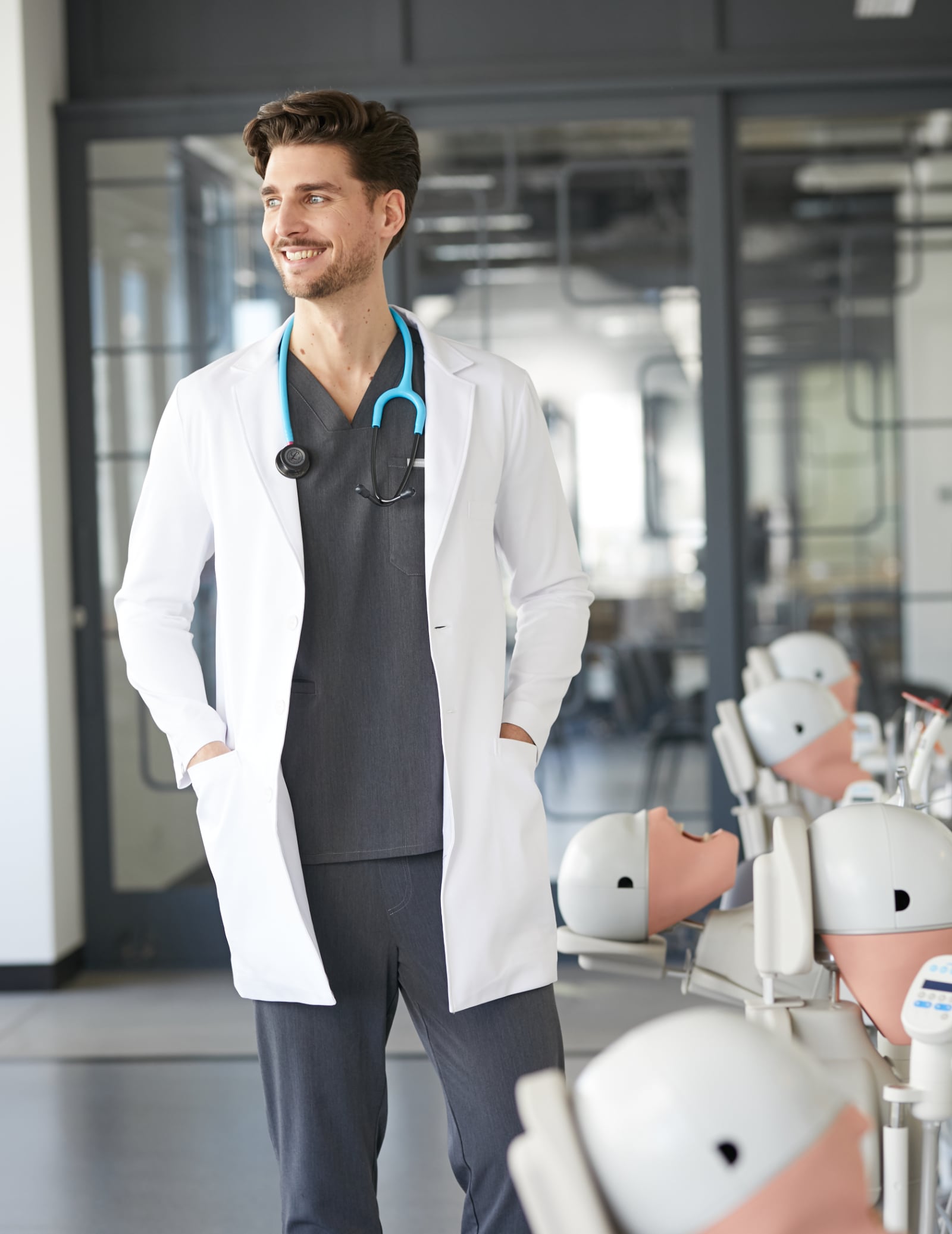 Slim-Fit-Medizinschürze für Herren – COLTON Slim-Fit-Medizinschürze für Herren – COLTON