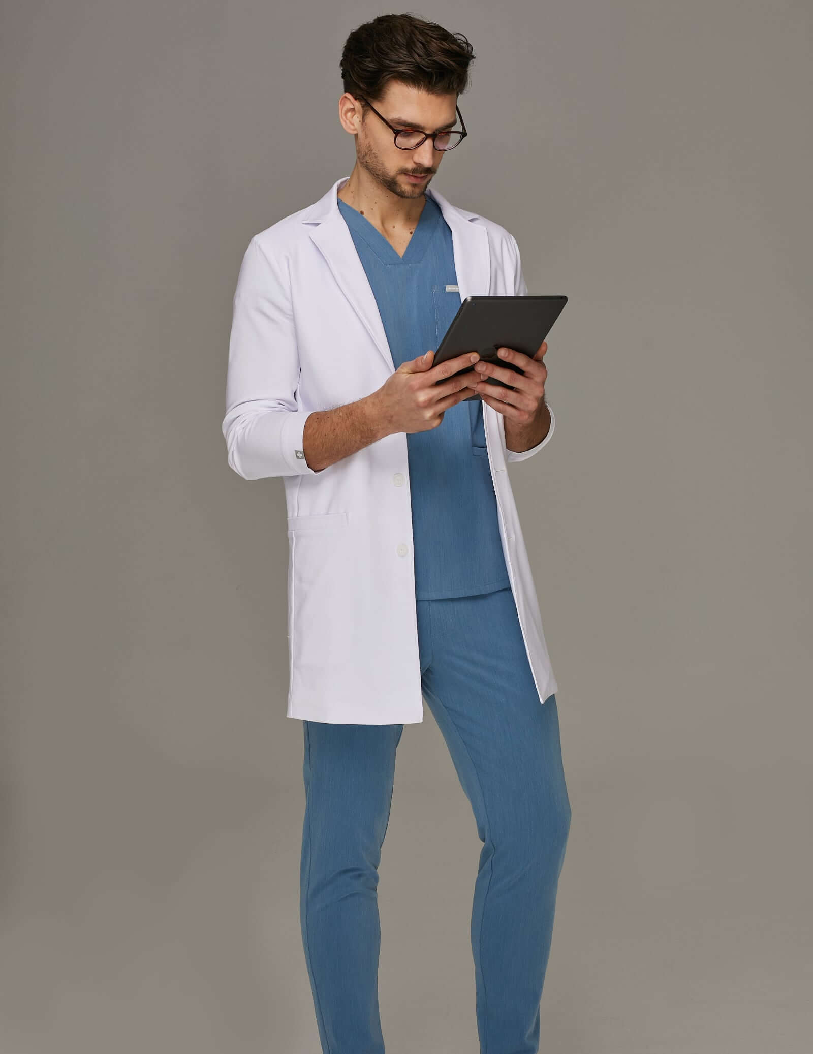 Slim-Fit-Medizinschürze für Herren – COLTON Slim-Fit-Medizinschürze für Herren – COLTON
