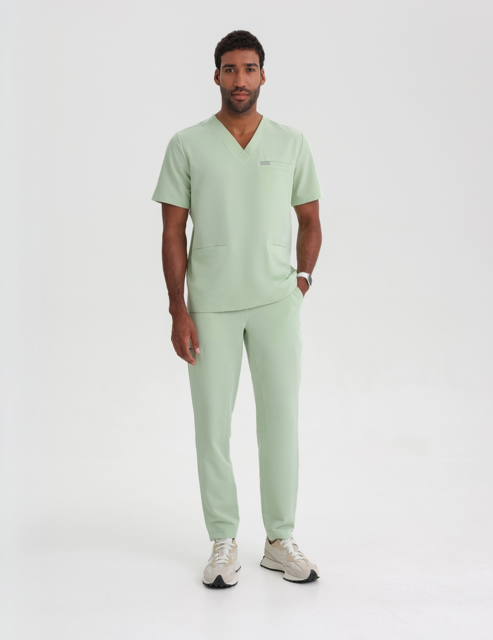 Medizinische Bluse Birbal – MATCHA LATTE Medizinische Bluse Birbal – MATCHA LATTE
