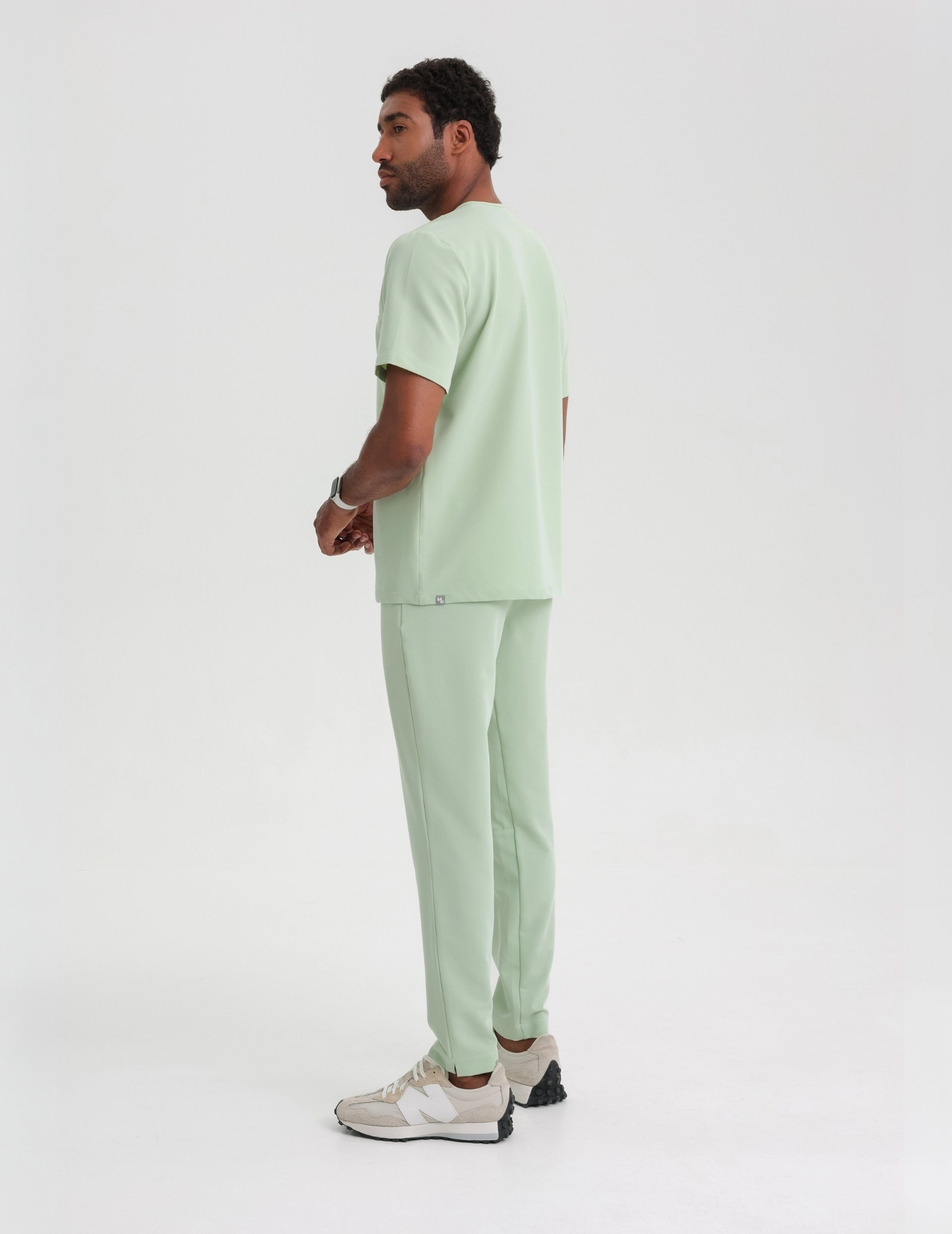 Medizinische Bluse Birbal – MATCHA LATTE Medizinische Bluse Birbal – MATCHA LATTE