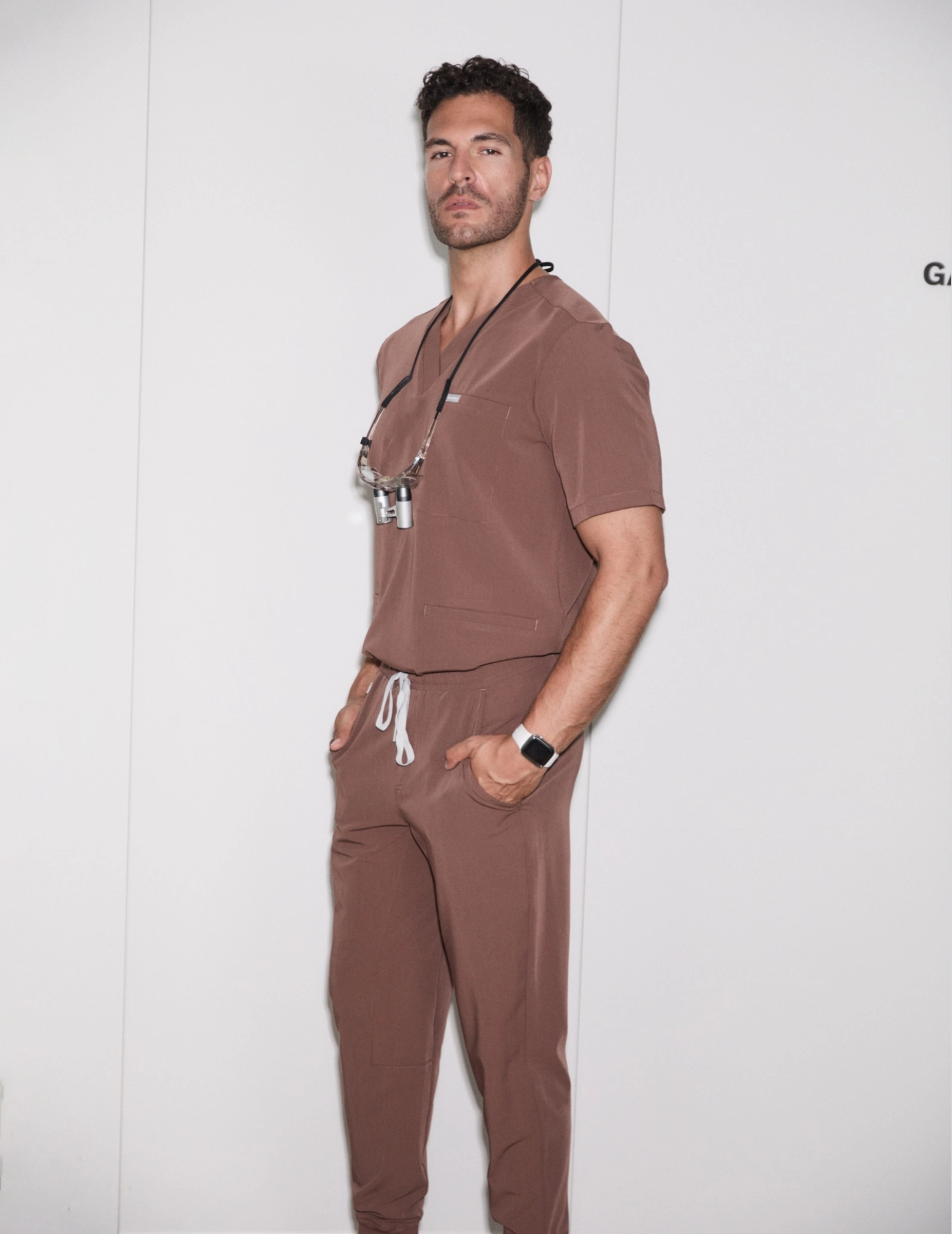 Medizinische Bluse Birbal – MILKY BROWN