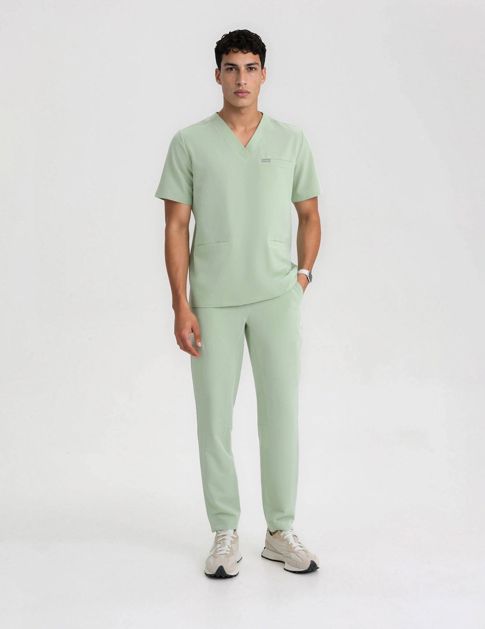 Medizinische Bluse Birbal – MATCHA LATTE